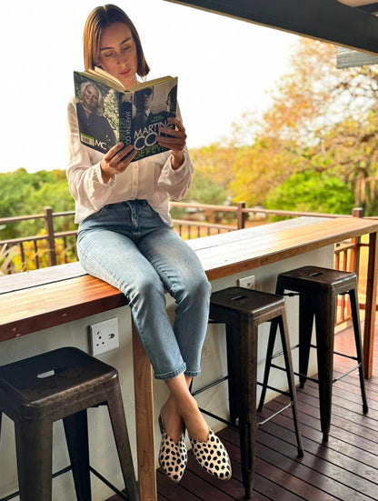 V-cut| Ladies Slip-on